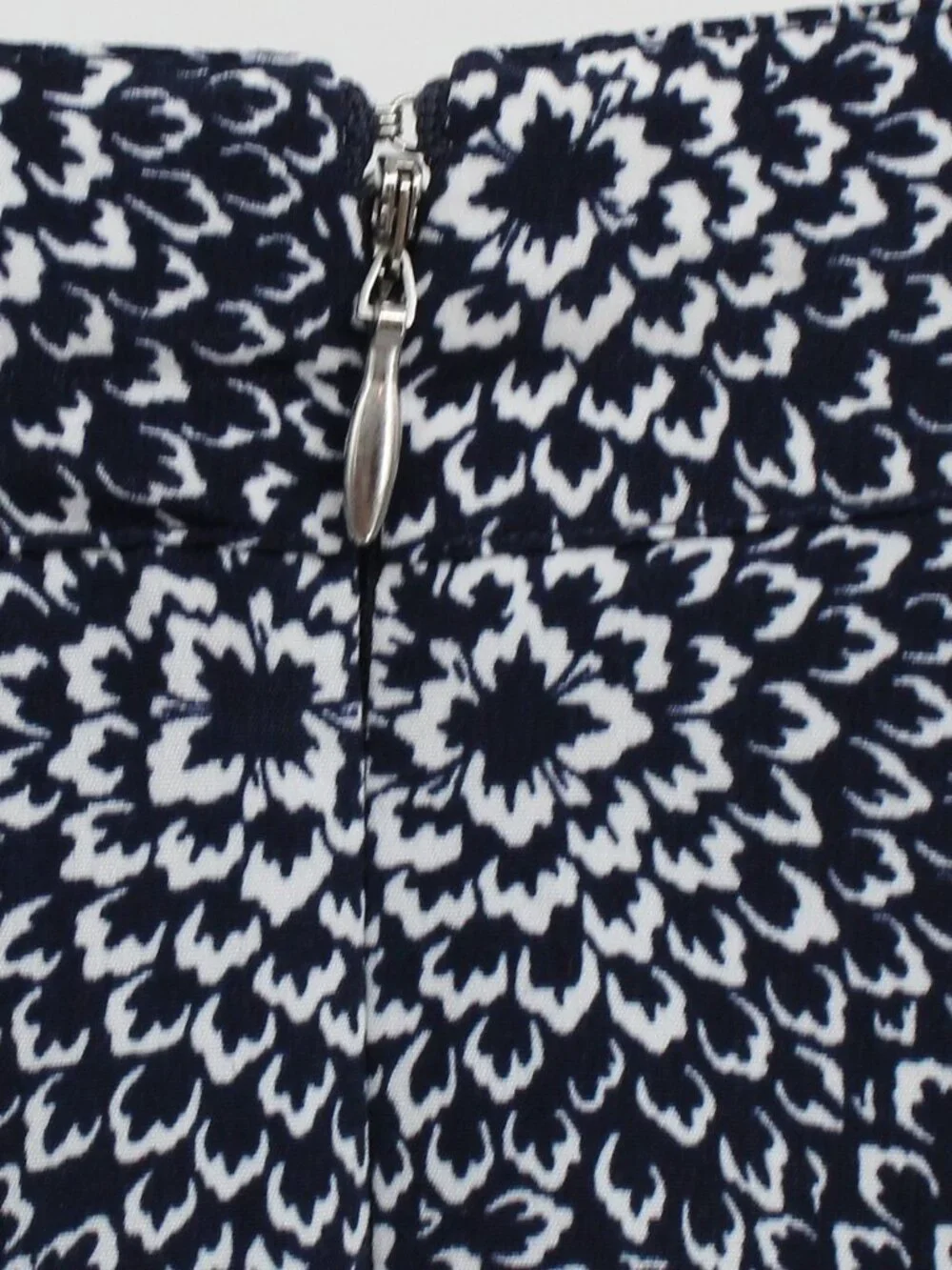 Tommy Hilfiger Navy & White Geometric Floral A-line Skirt Back Zip Lined‎ Sz 8